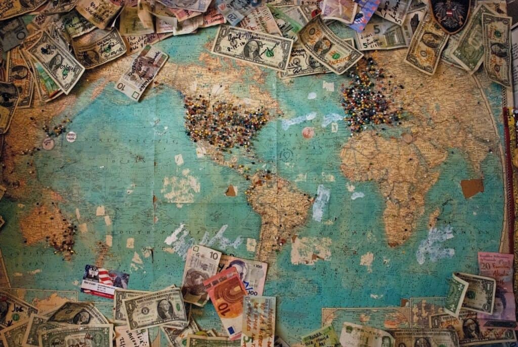 landkarte mit geld